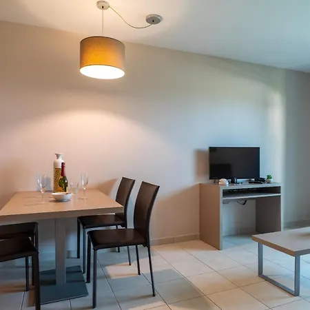 Les Thermes 404 - Appt Proche Avec Piscine Partagee 아파트 콩카르노